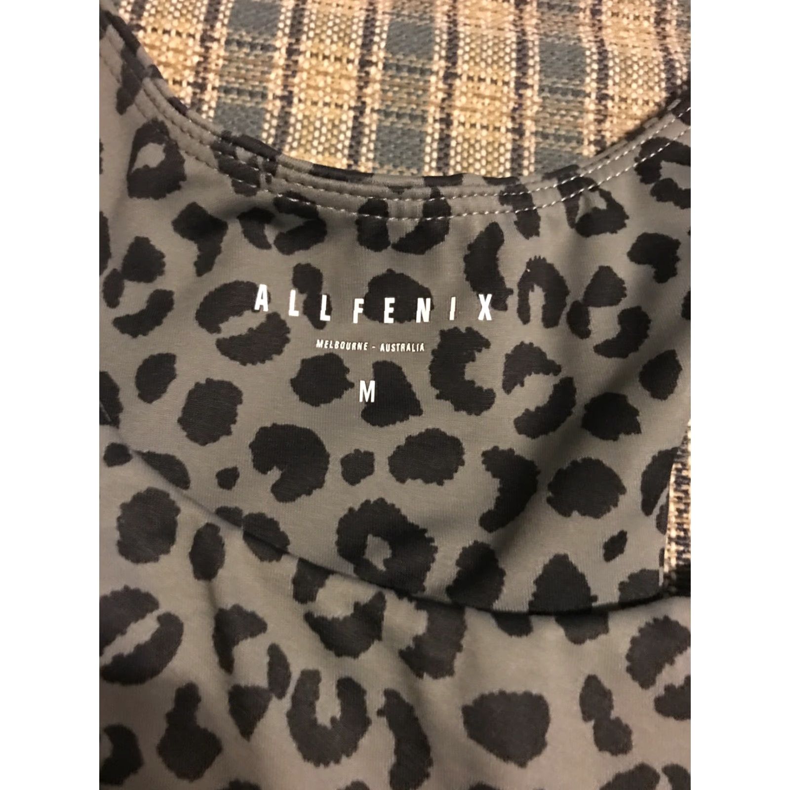 Vintage ALLFENIX Sports Bra Womens Medium Gray Leopard Print Sports Bra Racerback Pullover Full Coverage Flexible Gym & Training Activewear Size ONE SIZE - 2 Thumbnail