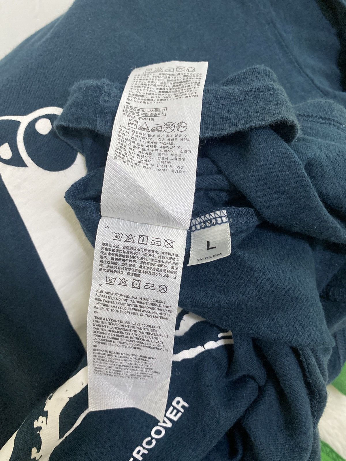 Japanese Brand 💥UNDERCOVER X UNIQLO “U” CROSSBONE TEE Size US L / EU 52-54 / 3 - 8 Thumbnail