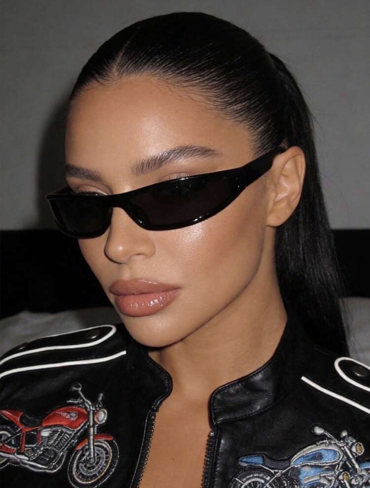 Other Y2K Wraparound Sunglasses Women Small Frame Futuristic Black Size ONE SIZE - 2 Thumbnail