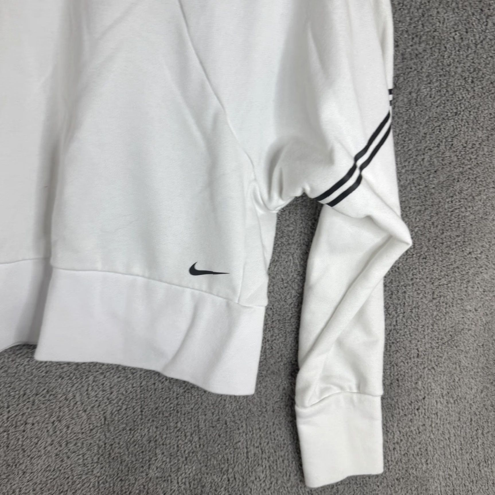 Nike Nike Dri-FIT Sweatshirt Womens Medium White Cropped Crewneck Pullover Logo Stripes Athletic Sports Size M / US 6-8 / IT 42-44 - 3 Thumbnail