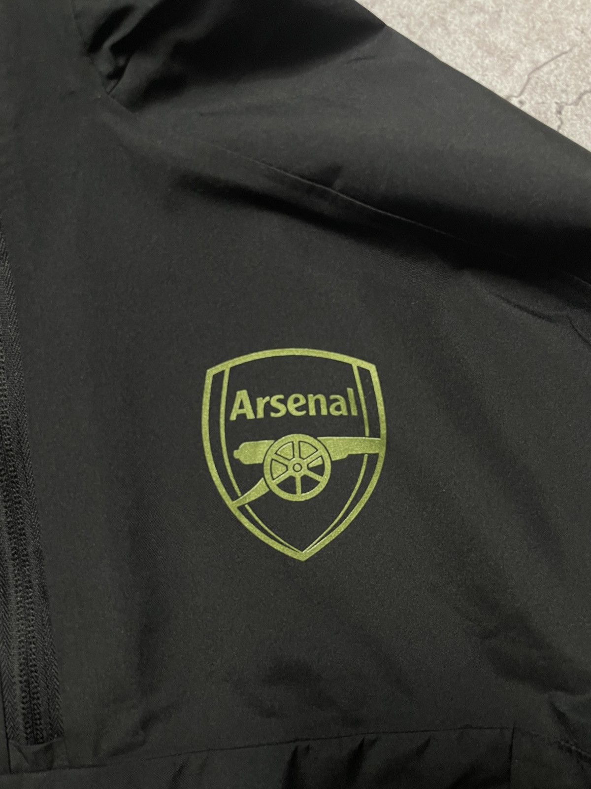 Adidas × Maharishi Adidas Arsenal x Maharishi Gore Tex Jacket Size L Size US L / EU 52-54 / 3 - 8 Thumbnail
