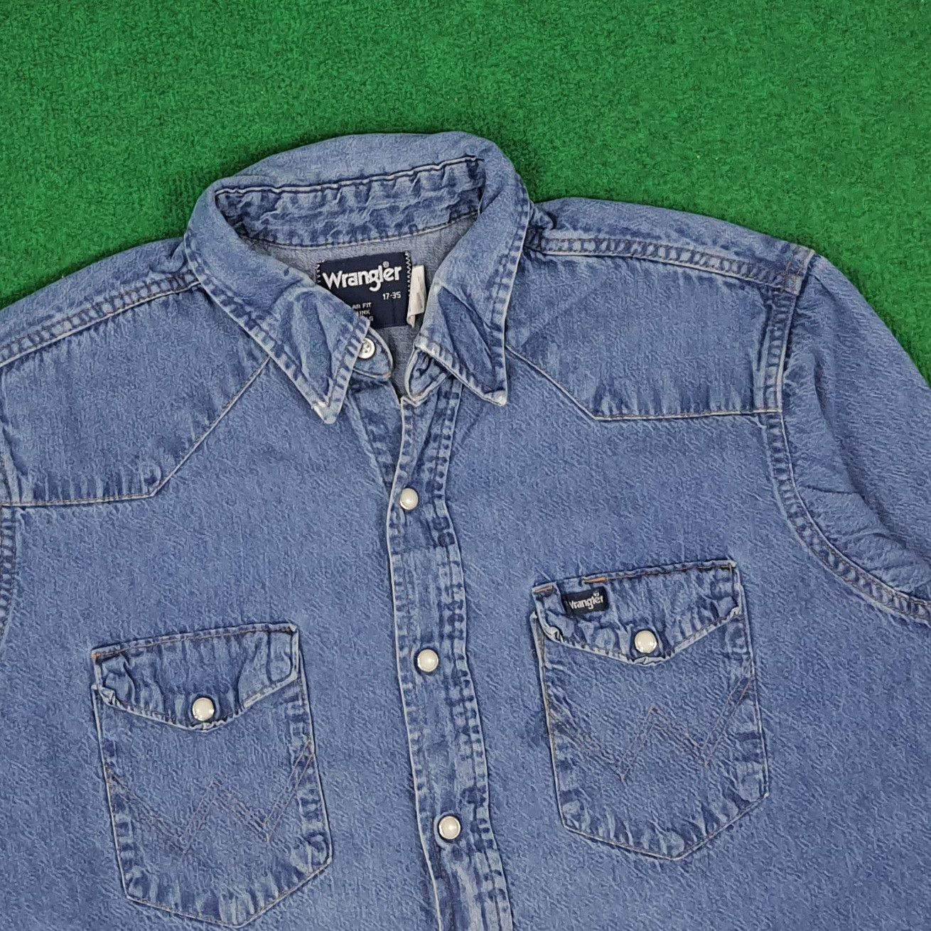 Vintage × Wrangler Vintage Wrangler American Brand Button Up Denim Shirt Size US L / EU 52-54 / 3 - 2 Thumbnail