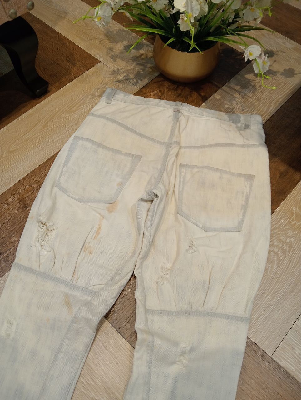 Issey Miyake SUNAOKUWAHARA BY ISSEY MIYAKE DISTRESSED BUTTON JEANS Size US 32 / EU 48 - 12 Thumbnail
