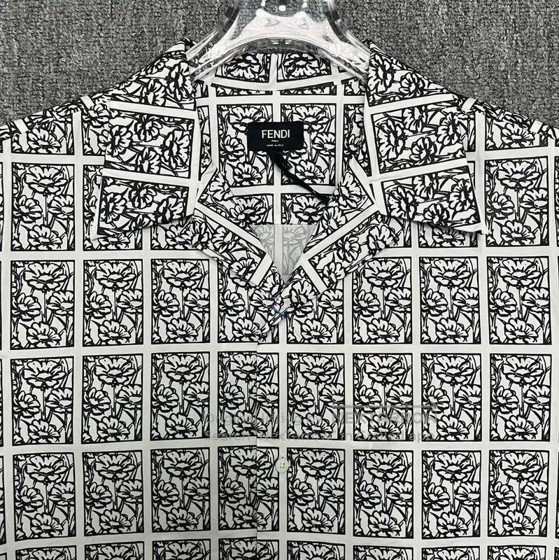 Fendi Fendi Graphic Print Short Sleeve Shirt . Size US L / EU 52-54 / 3 - 3 Thumbnail