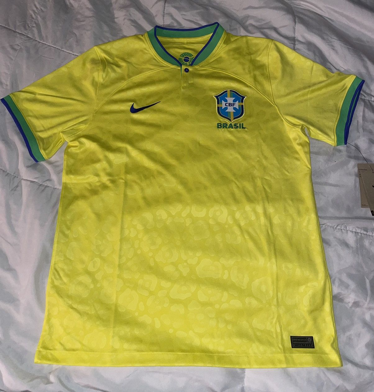 Nike Brazil Jersey 2022 World cup Men’s Size US L / EU 52-54 / 3 - 3 Thumbnail