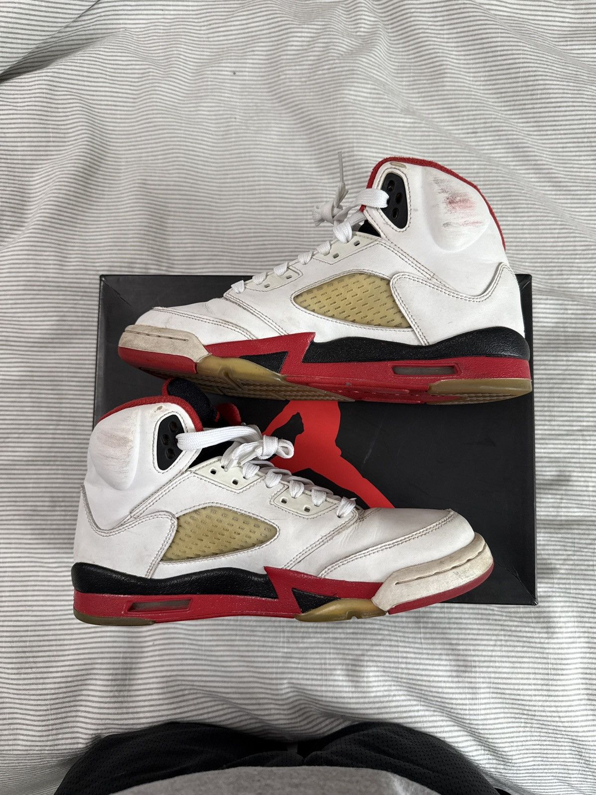 Jordan Brand Fire Red Black Tongue (2013) Jordan 5 Size US 7 / EU 40 - 2 Thumbnail
