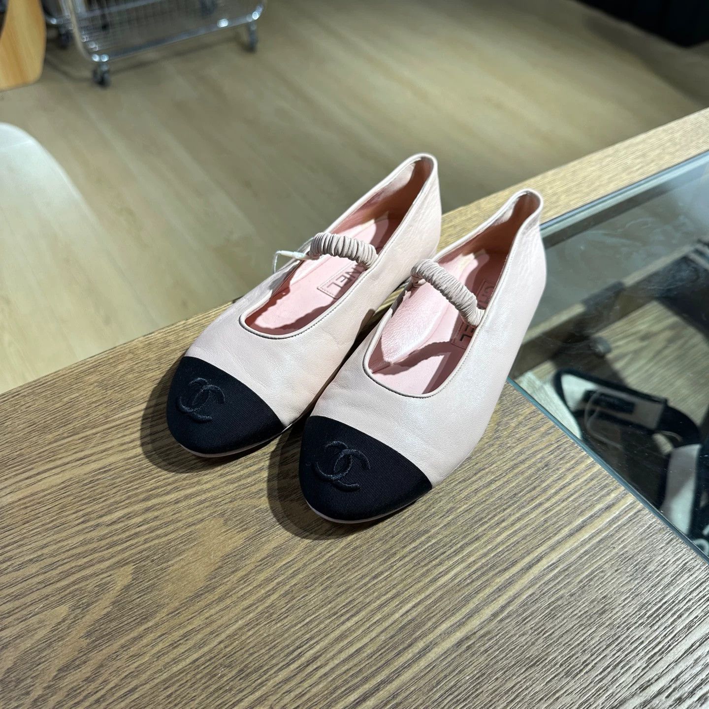 Chanel Chanel Retro Pink Lowtop Sneakers us_6 Women Size US 6 / IT 36 - 1 Thumbnail