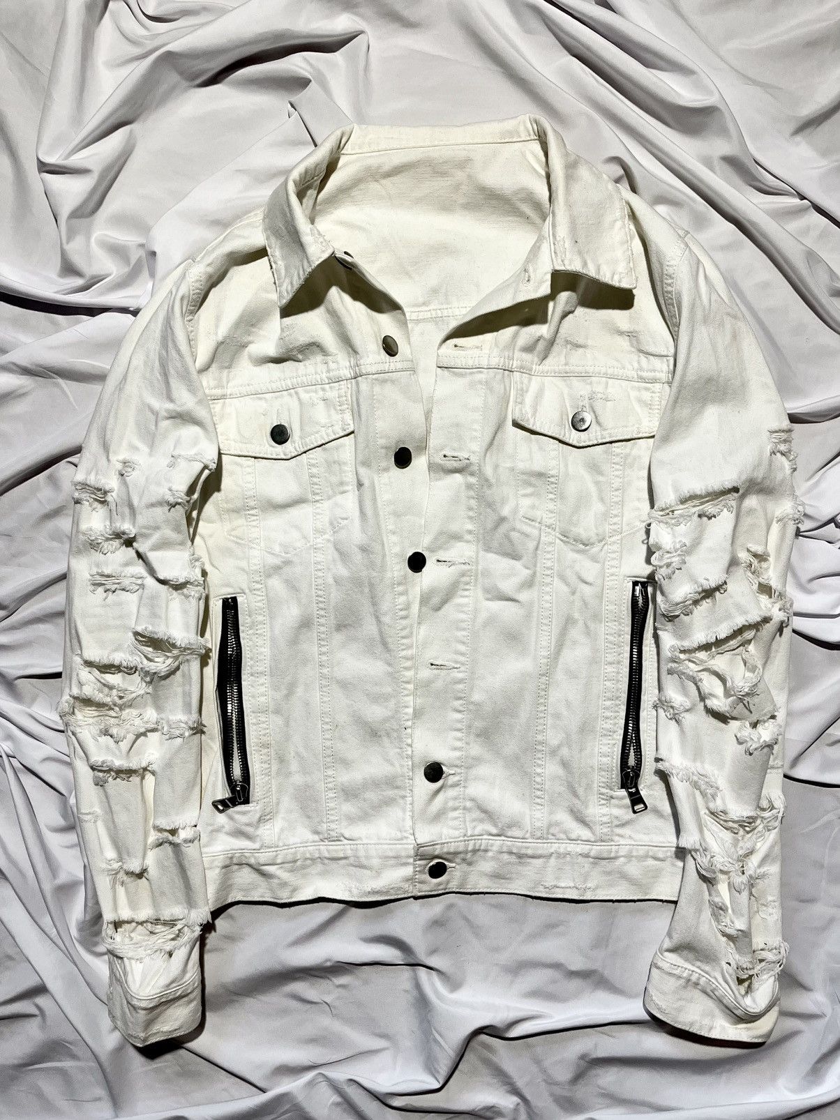 Balmain Balmain White Destroyed Distressed Denim Jacket Size US S / EU 44-46 / 1 - 2 Thumbnail