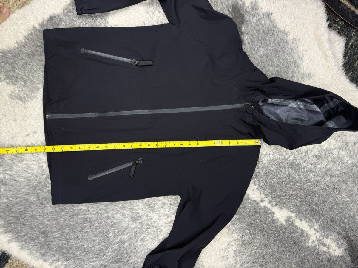 Lacoste LACOSTE All Black Edition Tonal Logo Waterproof Gorpcore Size US M / EU 48-50 / 2 - 15 Thumbnail