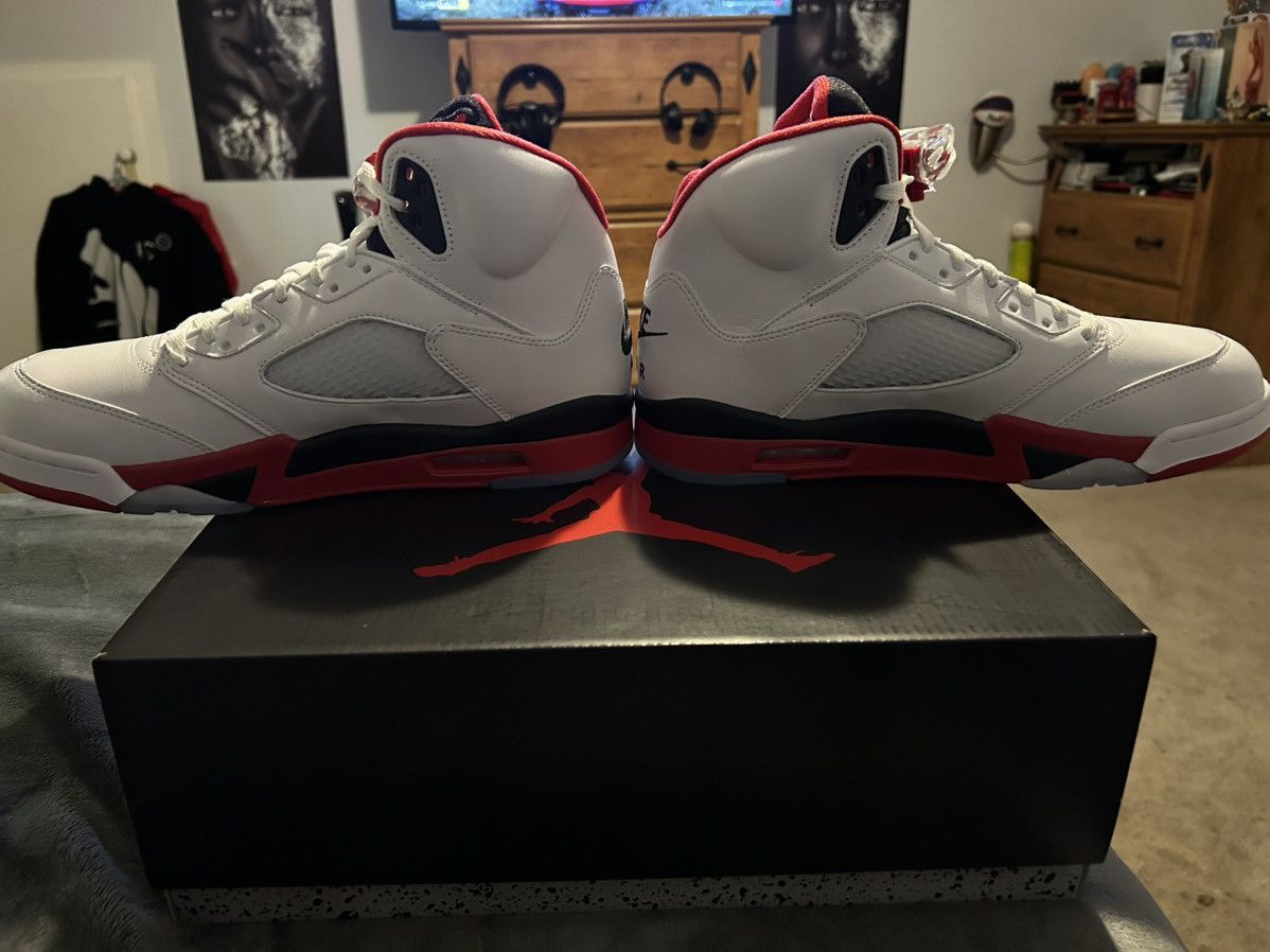Jordan Brand Jordan 5 fire red Size US 11 / EU 44 - 2 Thumbnail