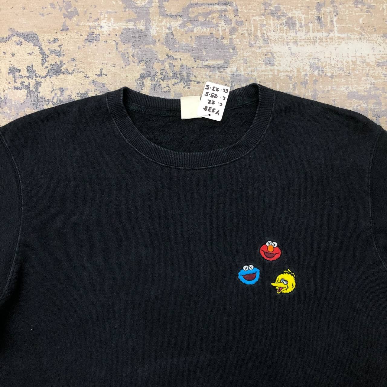 Kaws × Uniqlo Y338 SUN FADED KAWS SESAME STREET UNIQLO SWEATSHIRT Size US L / EU 52-54 / 3 - 4 Thumbnail