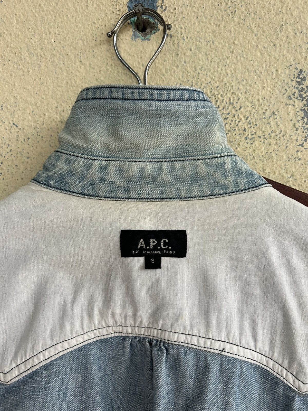 A.P.C. A.P.C Buttons Up Denim Shirt Size US S / EU 44-46 / 1 - 9 Thumbnail