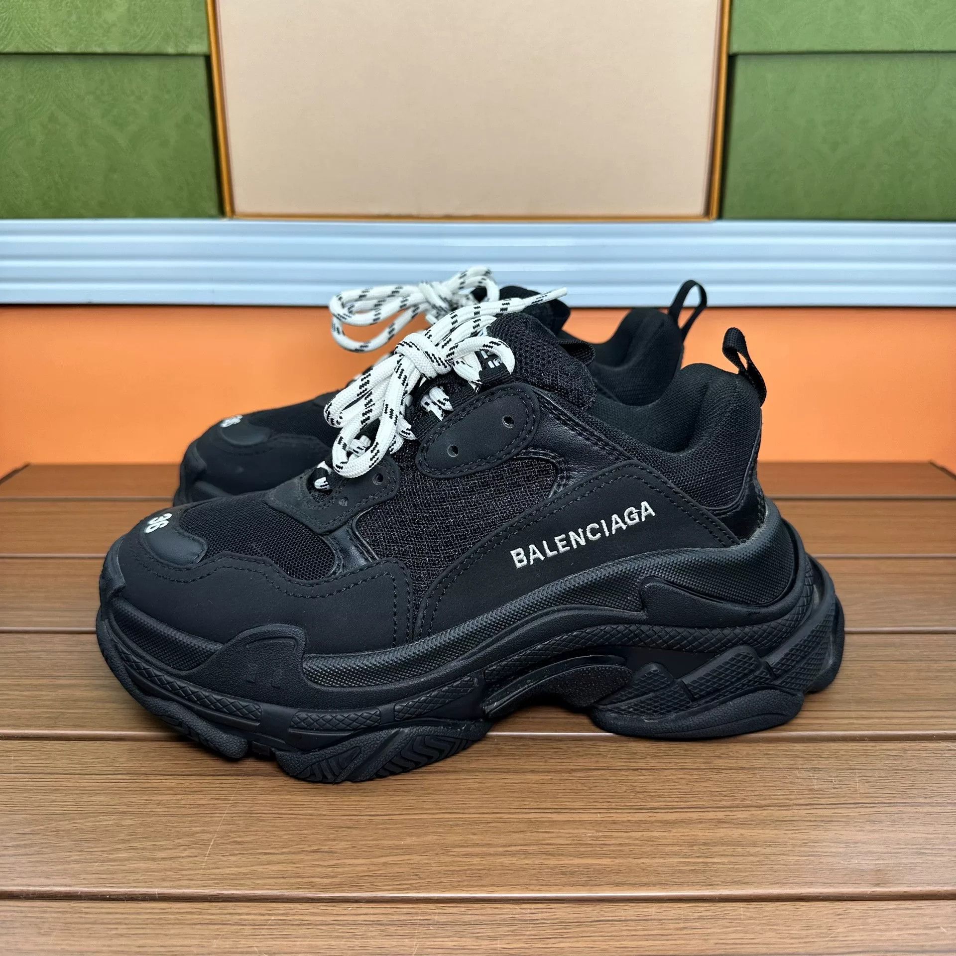 Balenciaga Balenciaga Black Lowtop Sneakers it_36 Women Size US 6 / IT 36 - 1 Thumbnail