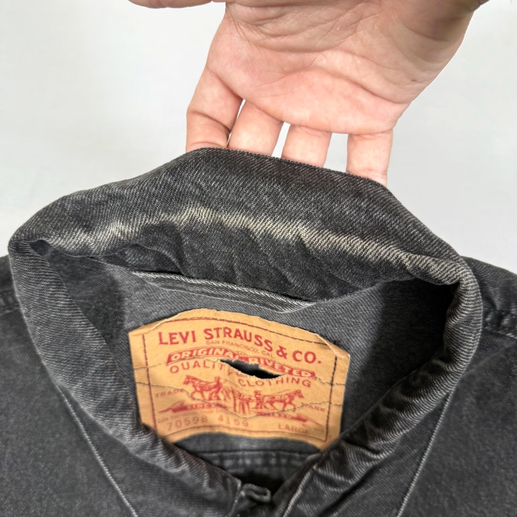 Levi's VINTAGE Levi's Trucker Jacket Mens Large Black Denim Biker 90s Harley-Davidson USA Patches Size US 33 - 7 Thumbnail