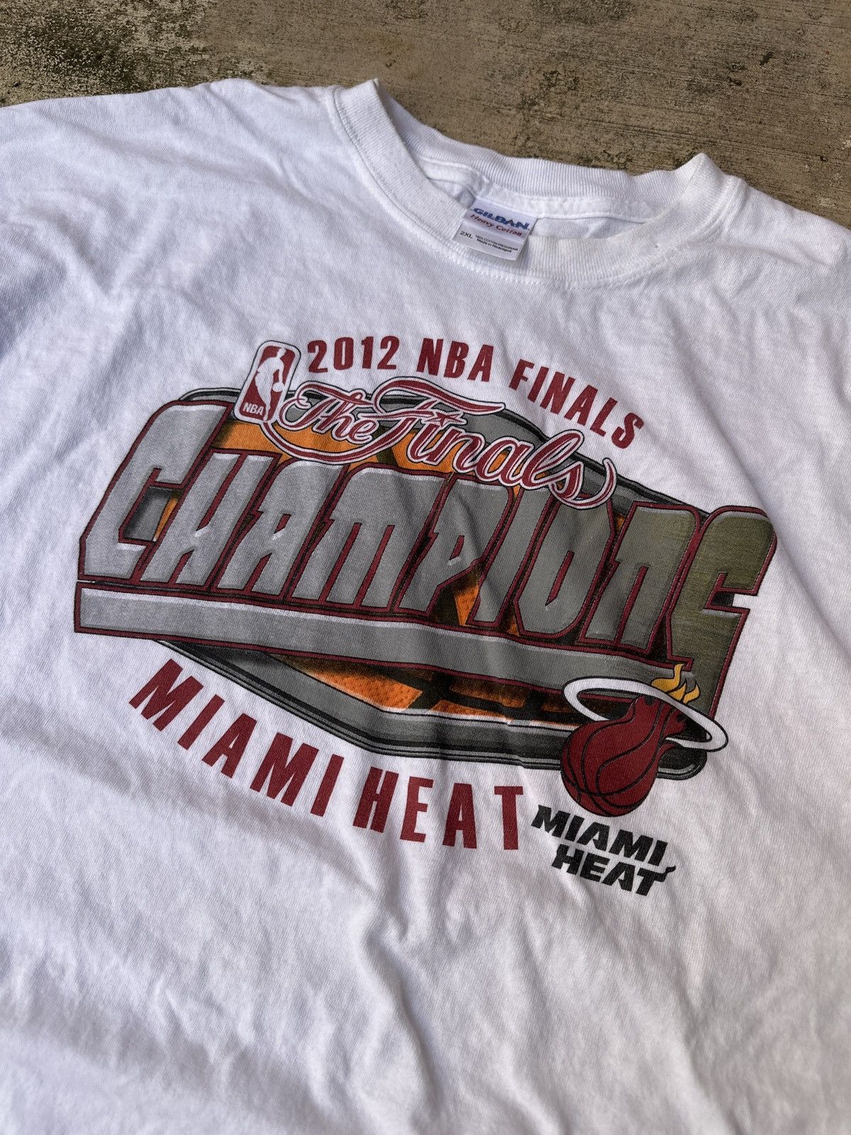 NBA × Vintage Vintage 2012 NBA Champions Miami Heat White T-Shirt Size US XXL / EU 58 / 5 - 2 Thumbnail