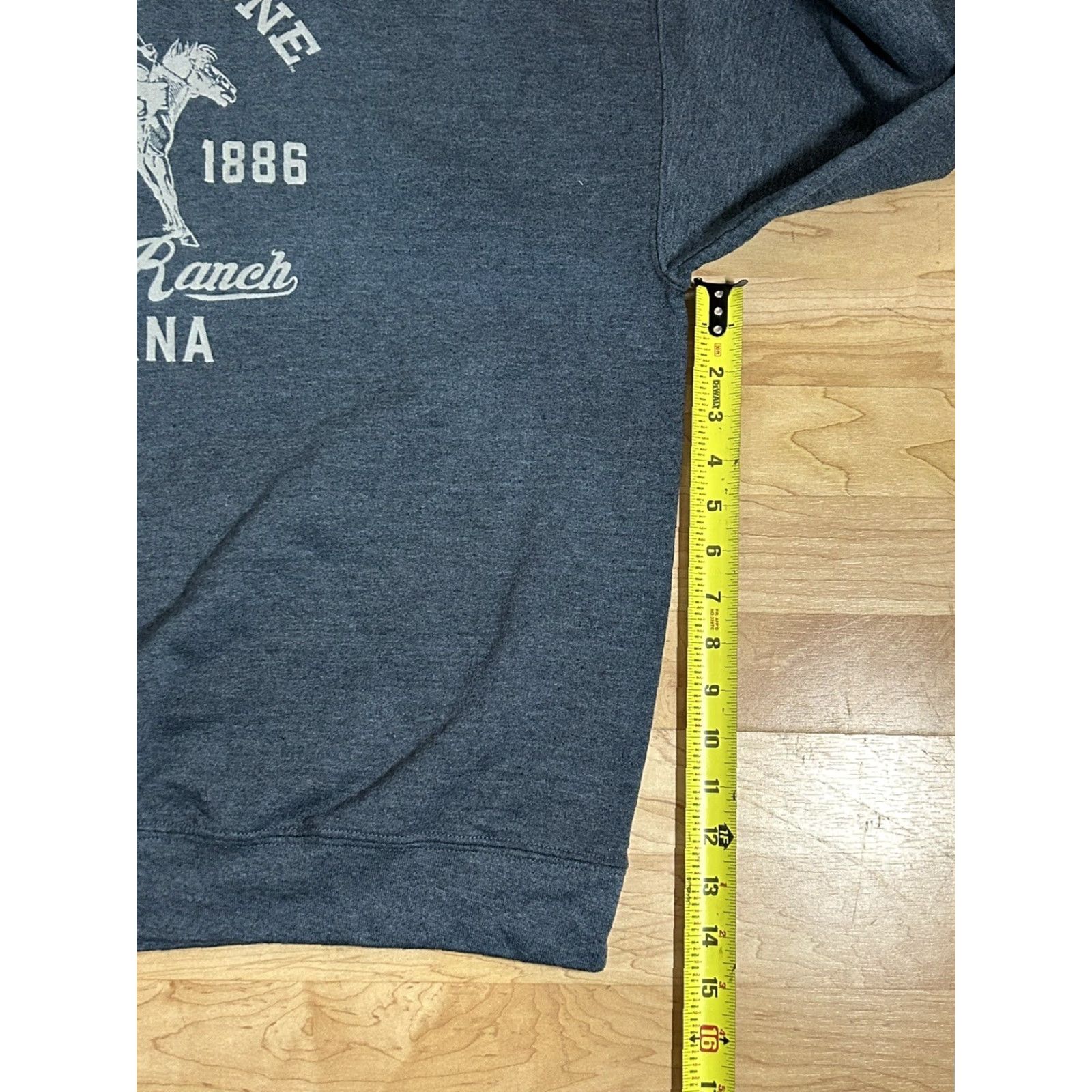 Vintage VINTAGE Yellowstone Dutton Ranch Sweater Gray Sweatshirt Pullover 2XL XXL Men Regular Crew Neck Logo All Seasons TV Casual Knit Shirt? Size US XXL / EU 58 / 5 - 3 Thumbnail