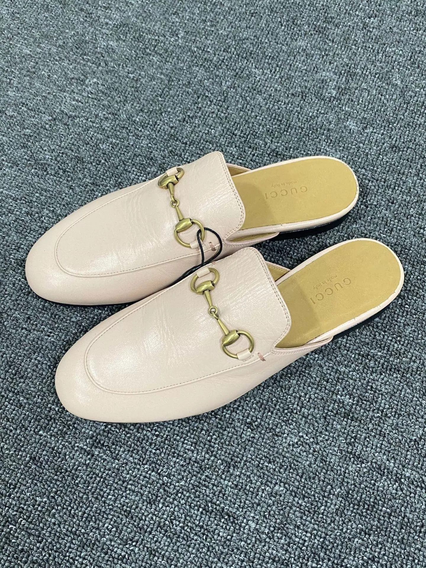 Gucci GUCCI Horsebit Nude Birkenstock-style Mule Size US 5 / IT 35 - 1 Thumbnail