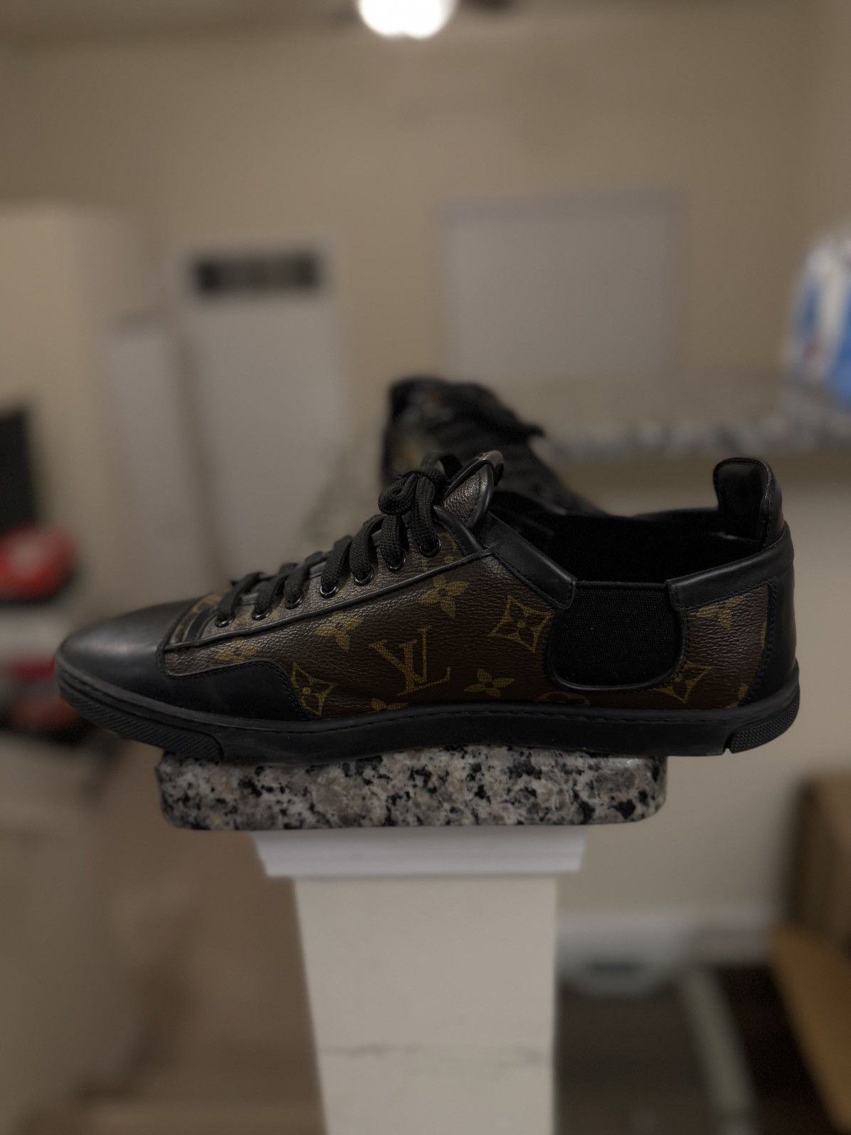 Louis Vuitton 7.5LV/8.5US Louis Vuitton Mens Brown Sneakers Monogram 🧼 Size US 8.5 / EU 41-42 - 4 Thumbnail
