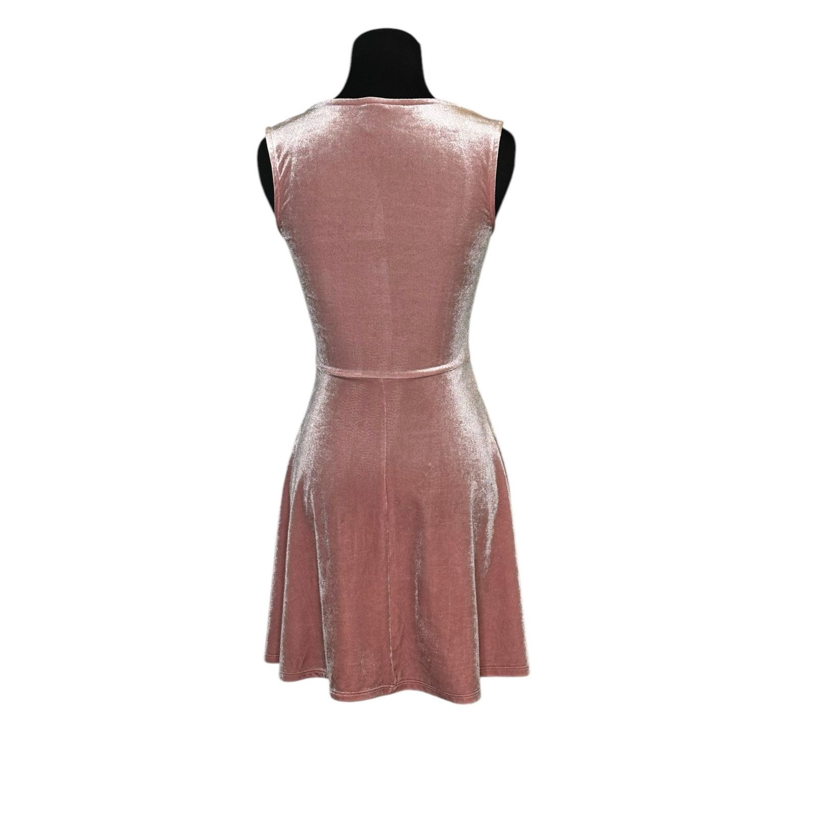 Forever 21 Forever 21 pink velvet fit and flare mini dress size Small Size S / US 4 / IT 40 - 9 Thumbnail