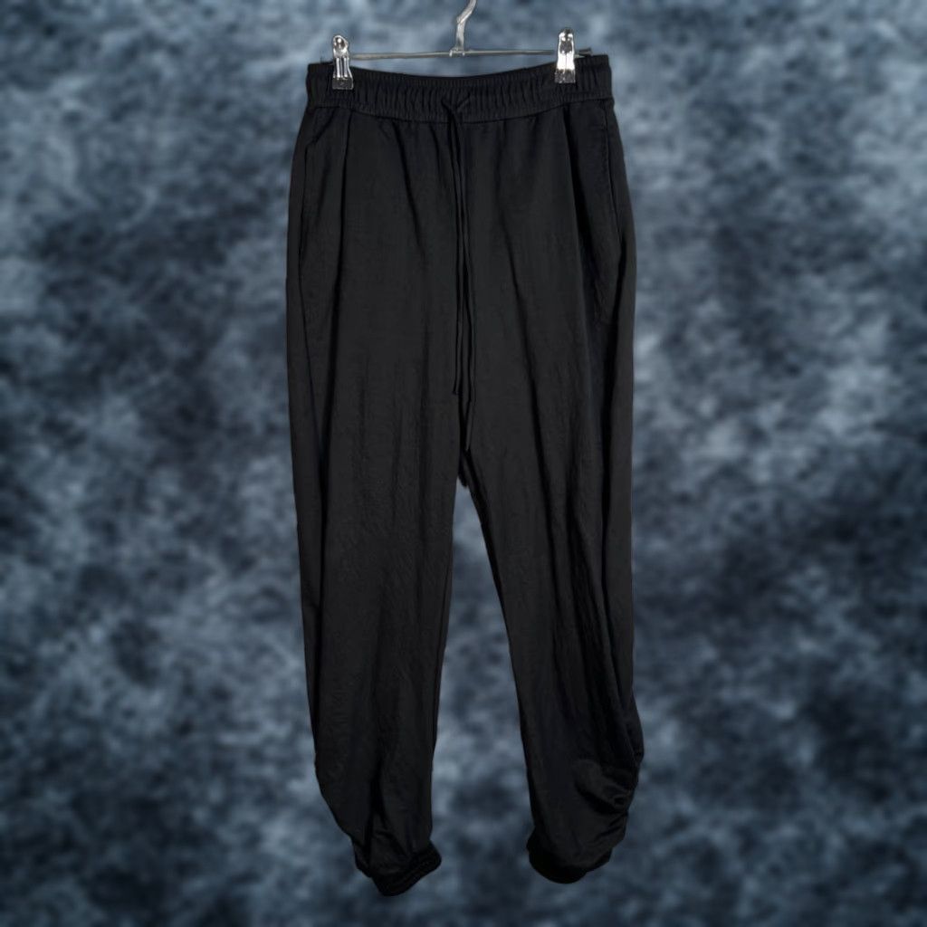 Zara Zara Black Relaxed Fit Jogger Pants Womens M Inseam 26 in Elastic Cuffs Tapered Front Flat Front Polyamide Viscose Polyester Size 32" / US 10 / IT 46 - 1 Thumbnail
