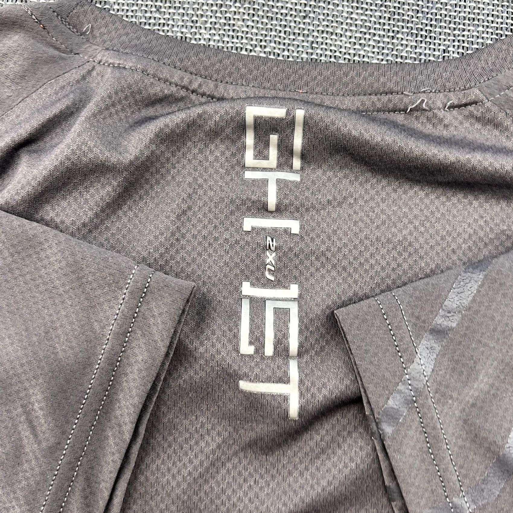 2XU 2XU Mens Shirt Large Gray Quick Dry Stretch Short Sleeve T-Shirt Sports Track Mens L Frontline 2XU Shirt Gray Quick Dry Stretch Mens L Size US L / EU 52-54 / 3 - 7 Thumbnail