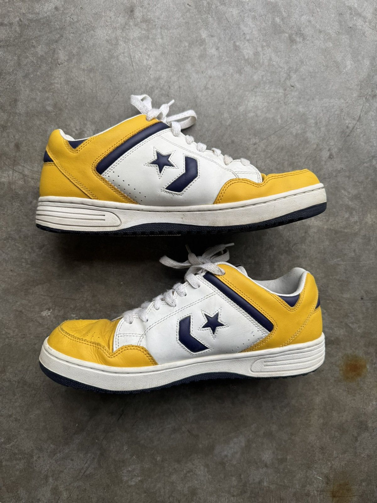 Converse Vintage Y2K Converse Weapon Low “Magic Johnson” Lakers Snkr Size US 11 / EU 44 - 2 Thumbnail