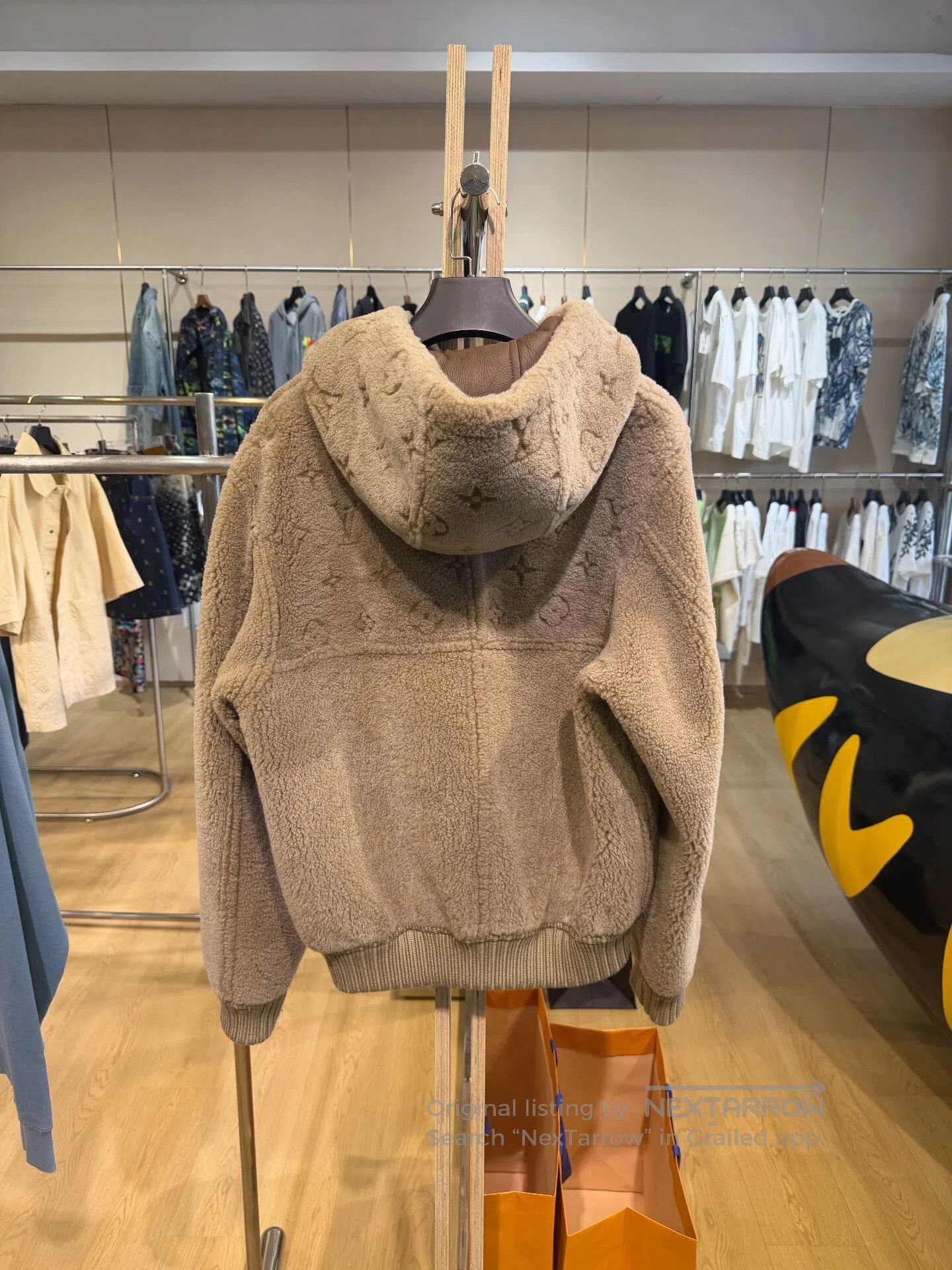 Louis Vuitton Louis Vuitton Shearling Logo Reversible Jacket. Size US M / EU 48-50 / 2 - 2 Thumbnail