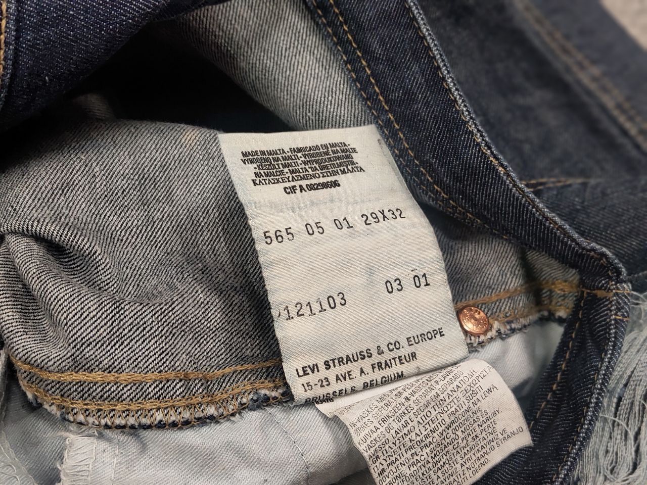 Le Grande Bleu (L.G.B.) Vintage Levis 565 Low Flared Jeans If Six Was Nine Style Size 29" - 18 Thumbnail