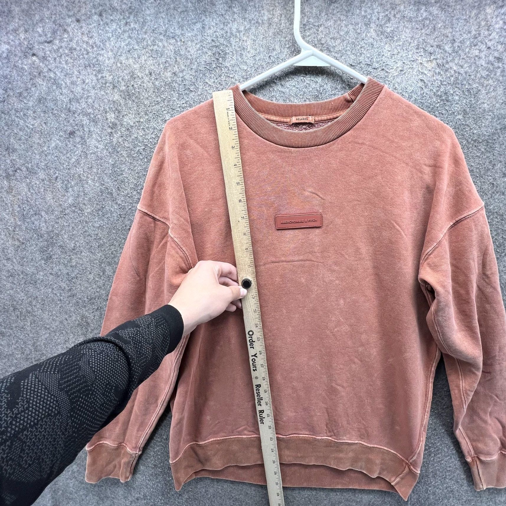 Abercrombie & Fitch Abercrombie & Fitch Sweatshirt Mens S Brown Relaxed Fleece Crewneck Pullover Knit Logo Patch Size US S / EU 44-46 / 1 - 5 Thumbnail