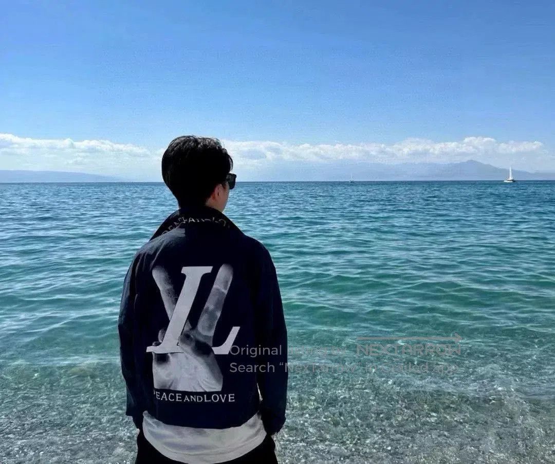 Louis Vuitton Louis Vuitton Victory Logo Lightweight Jacket. Size US M / EU 48-50 / 2 - 7 Thumbnail