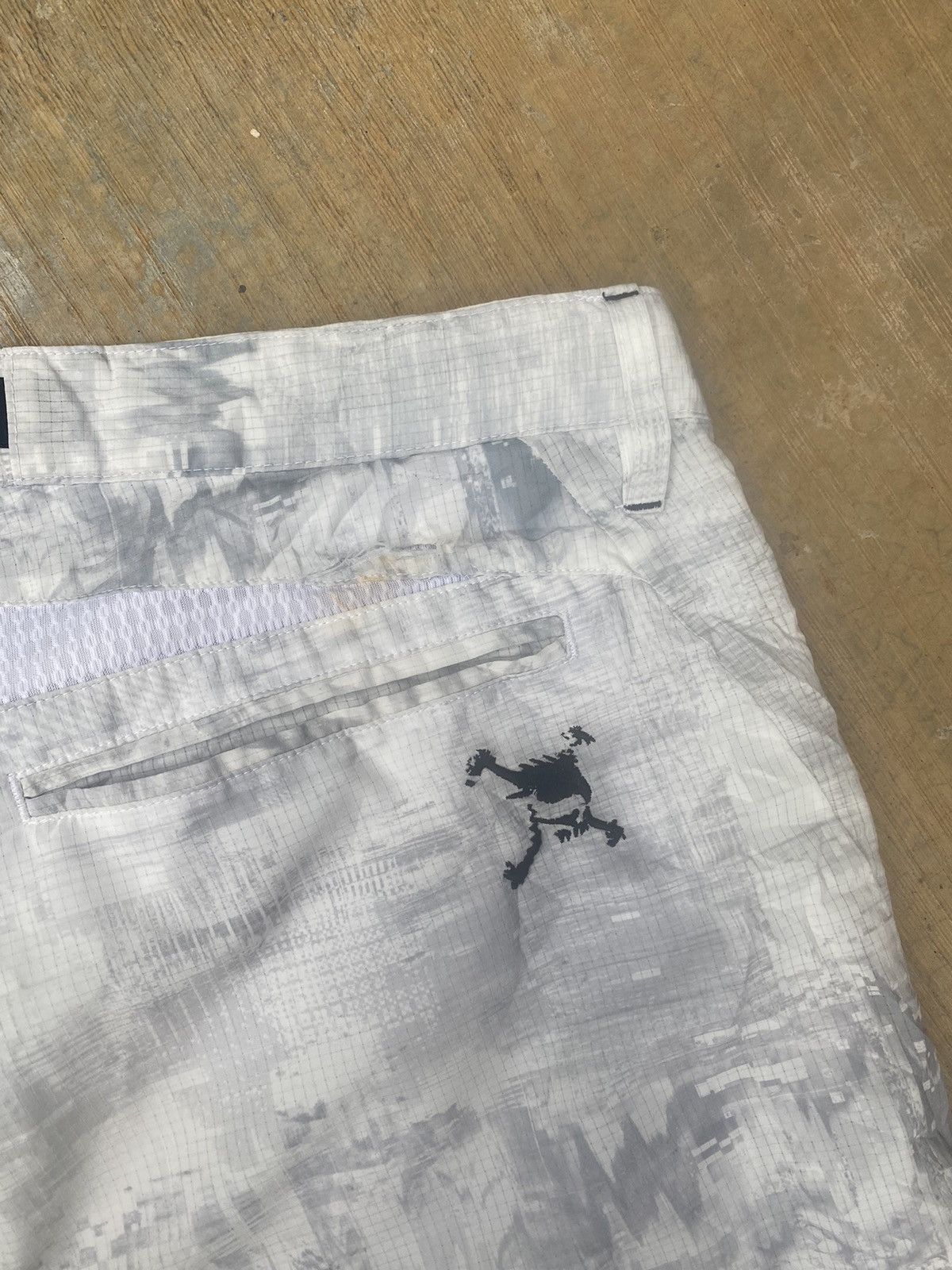 Oakley Oakley Printed Shorts Size US 33 - 10 Thumbnail