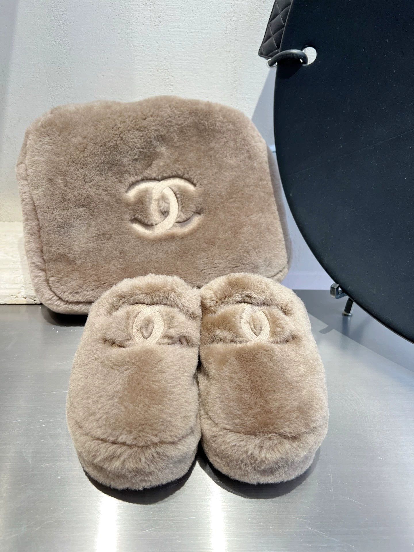 Chanel Chanel 99 New Milk Tea Fur Slippers 37 EU w/ Dust Bag Size US 6.5 / IT 36.5 - 1 Thumbnail