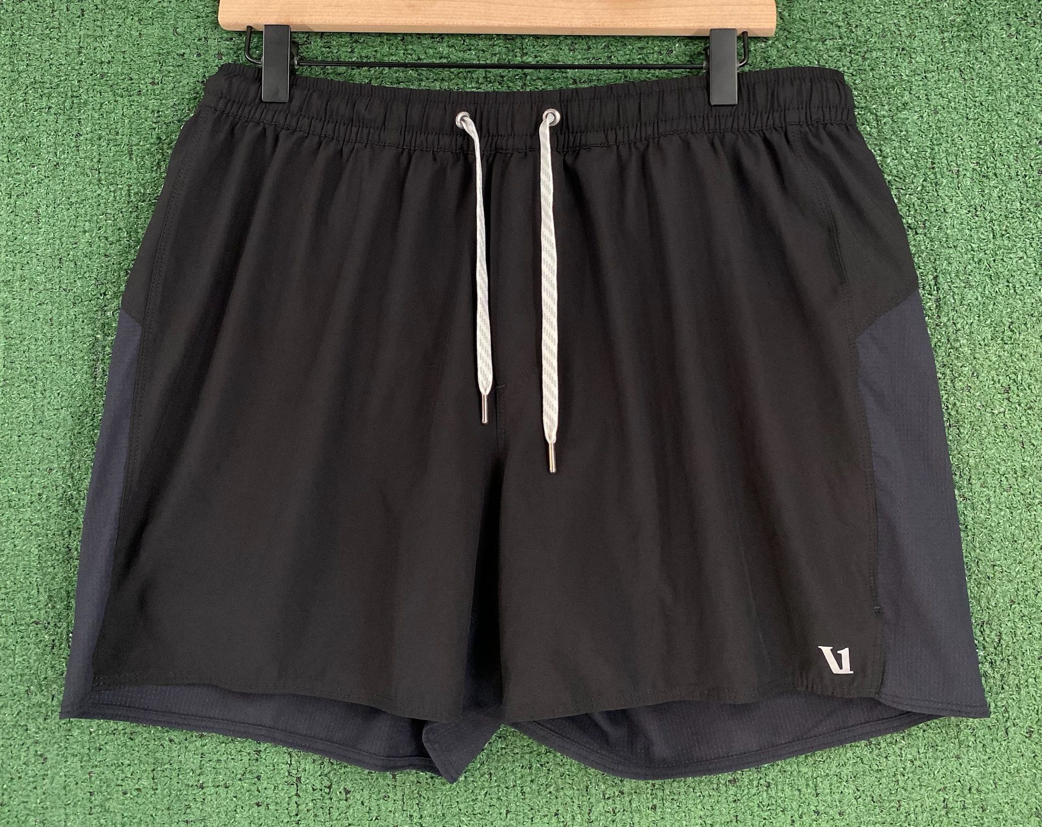 Vuori Vuori Course Run Black Lined Performance Shorts Men’s Large Size US 34 / EU 50 - 1 Thumbnail