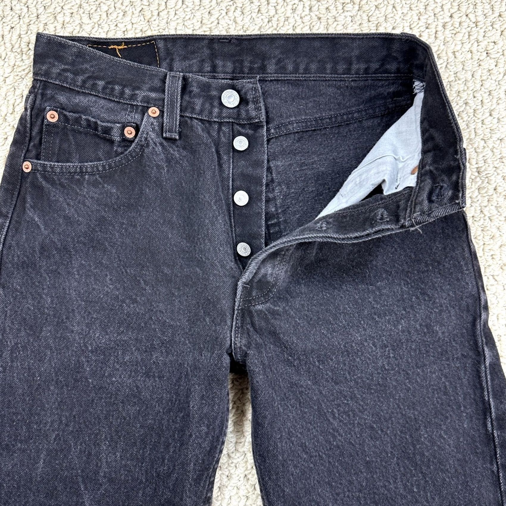 Levi's VINTAGE Levi's 501 Jeans Womens 26x33 Black Straight Made in USA 90s Size 26" / US 2 / IT 38 - 3 Thumbnail