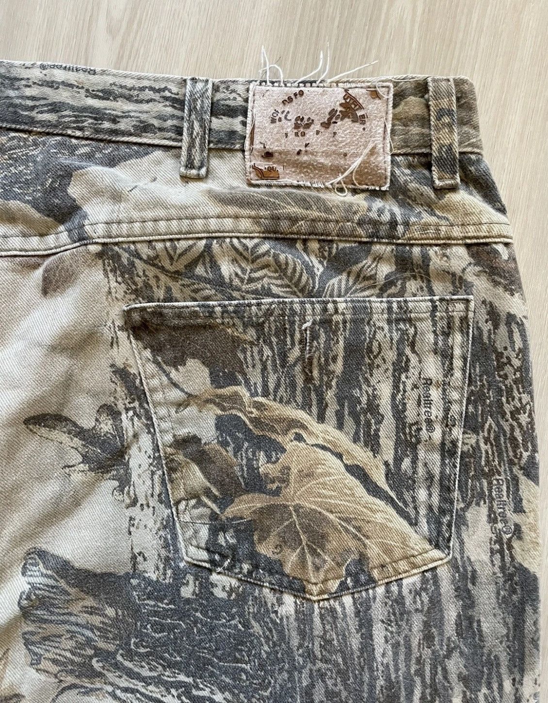 Vintage Vintage Cabelas Realtree Tree Bark Brown Camo jean Tagged 44 Size US 41 - 3 Thumbnail
