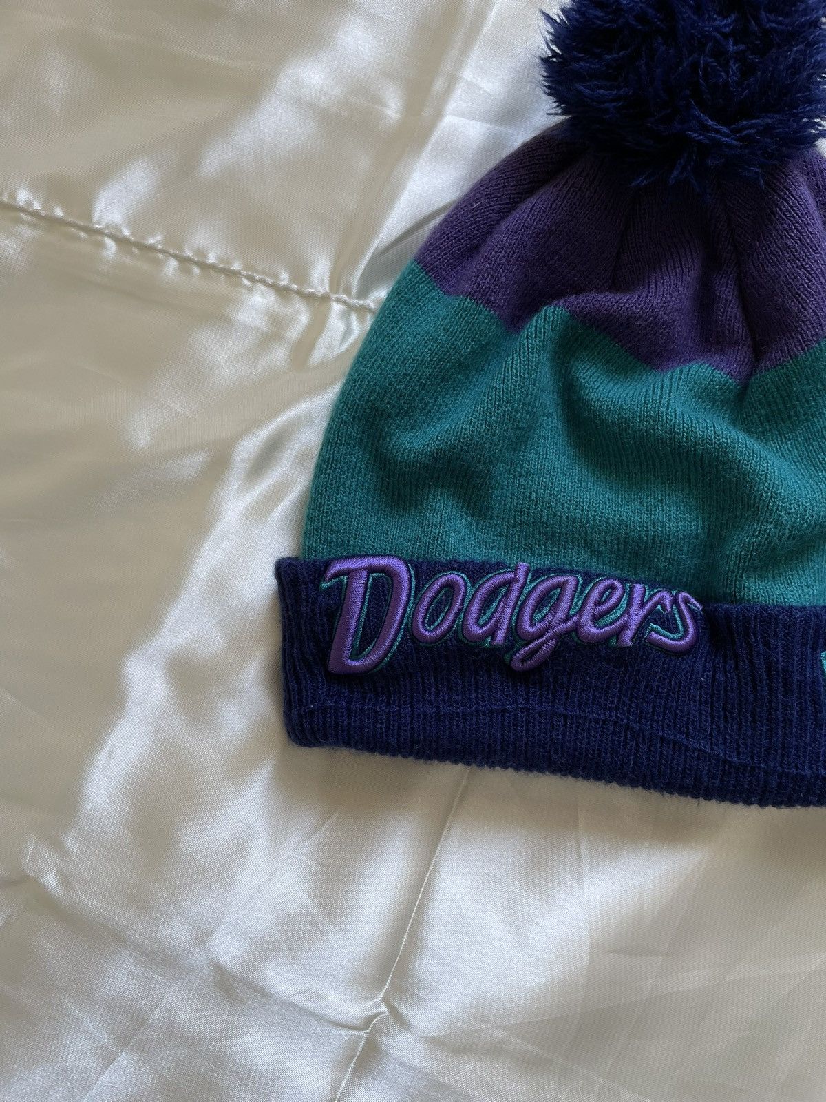 MLB × New Era New Era Adults Los Angeles Dodgers winter Knitted Bobble Hat Size ONE SIZE - 2 Thumbnail