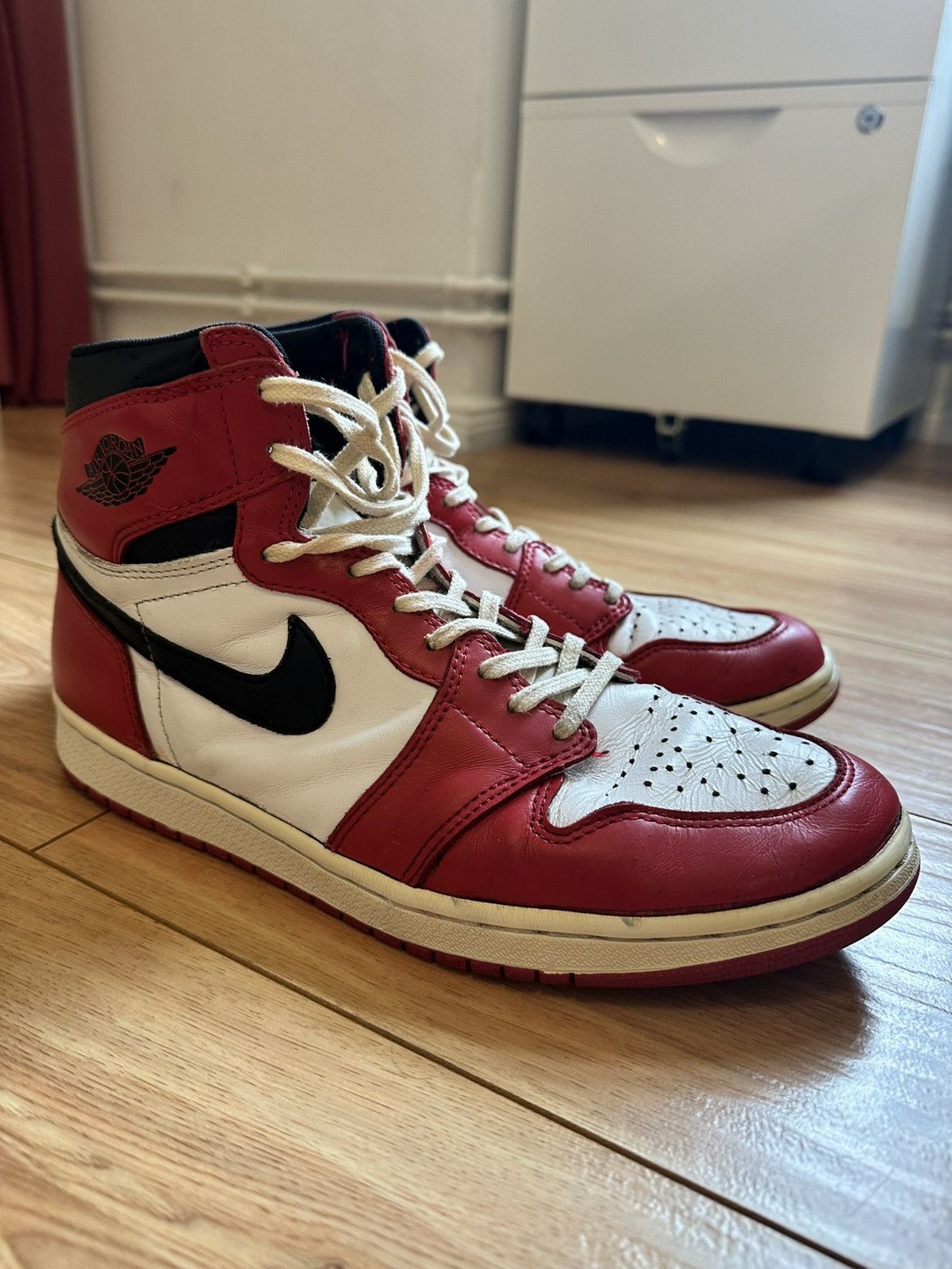 Nike Nike Air Jordan 1 Chicago 1994 Size US 10.5 / EU 43-44 - 4 Thumbnail