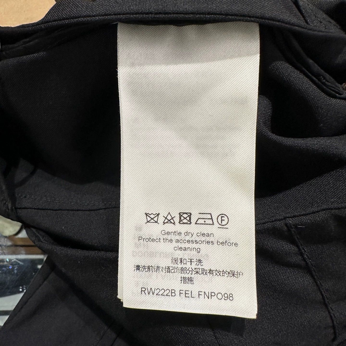 Louis Vuitton Louis Vuitton Monogram leather tag wool pants 36 Size 26" / US 2 / IT 38 - 4 Thumbnail