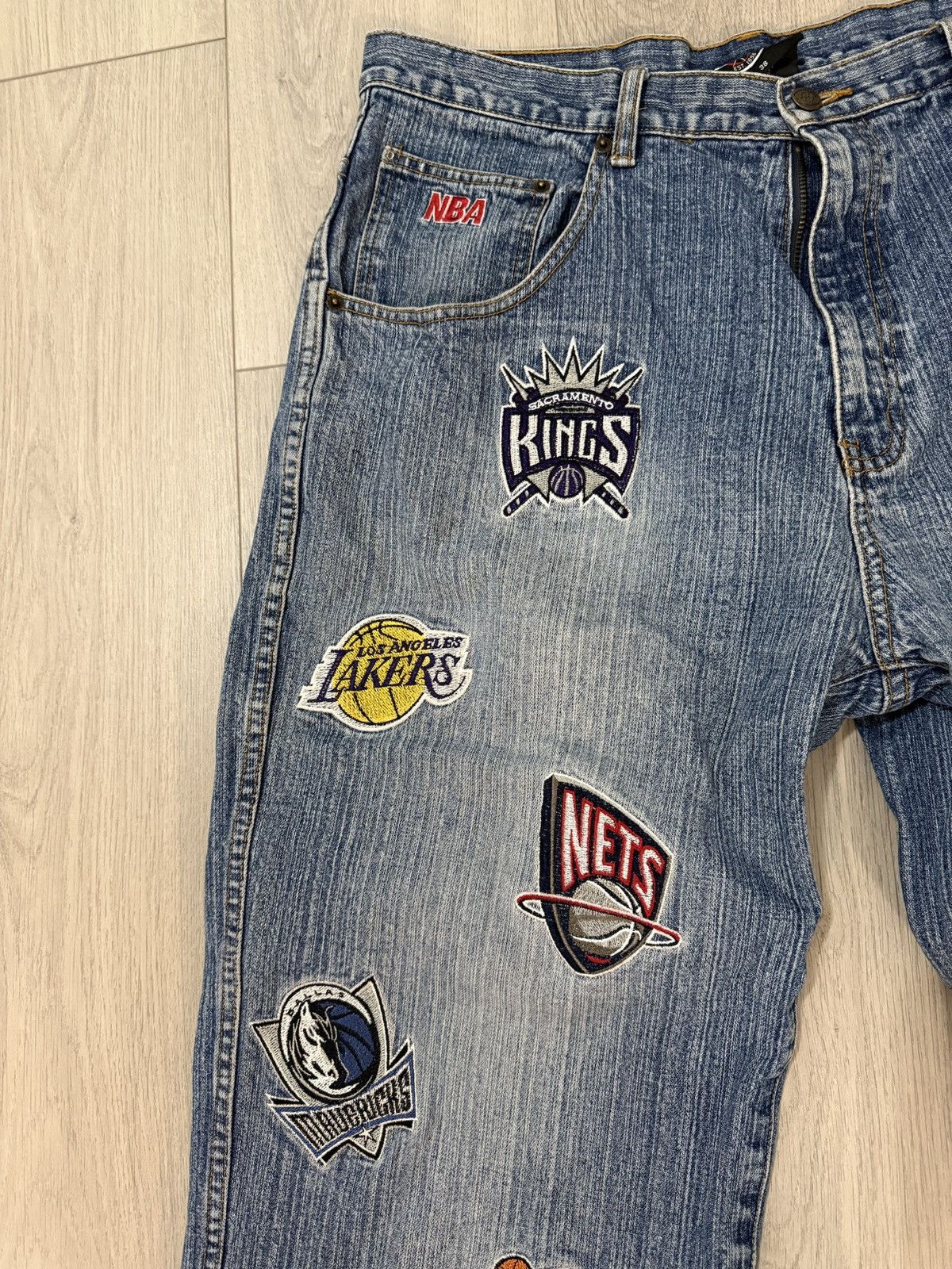 NBA Late 2000s NBA UNK Patch Team Logos Blue Baggy Jeans (37x33) Size US 37 - 11 Thumbnail