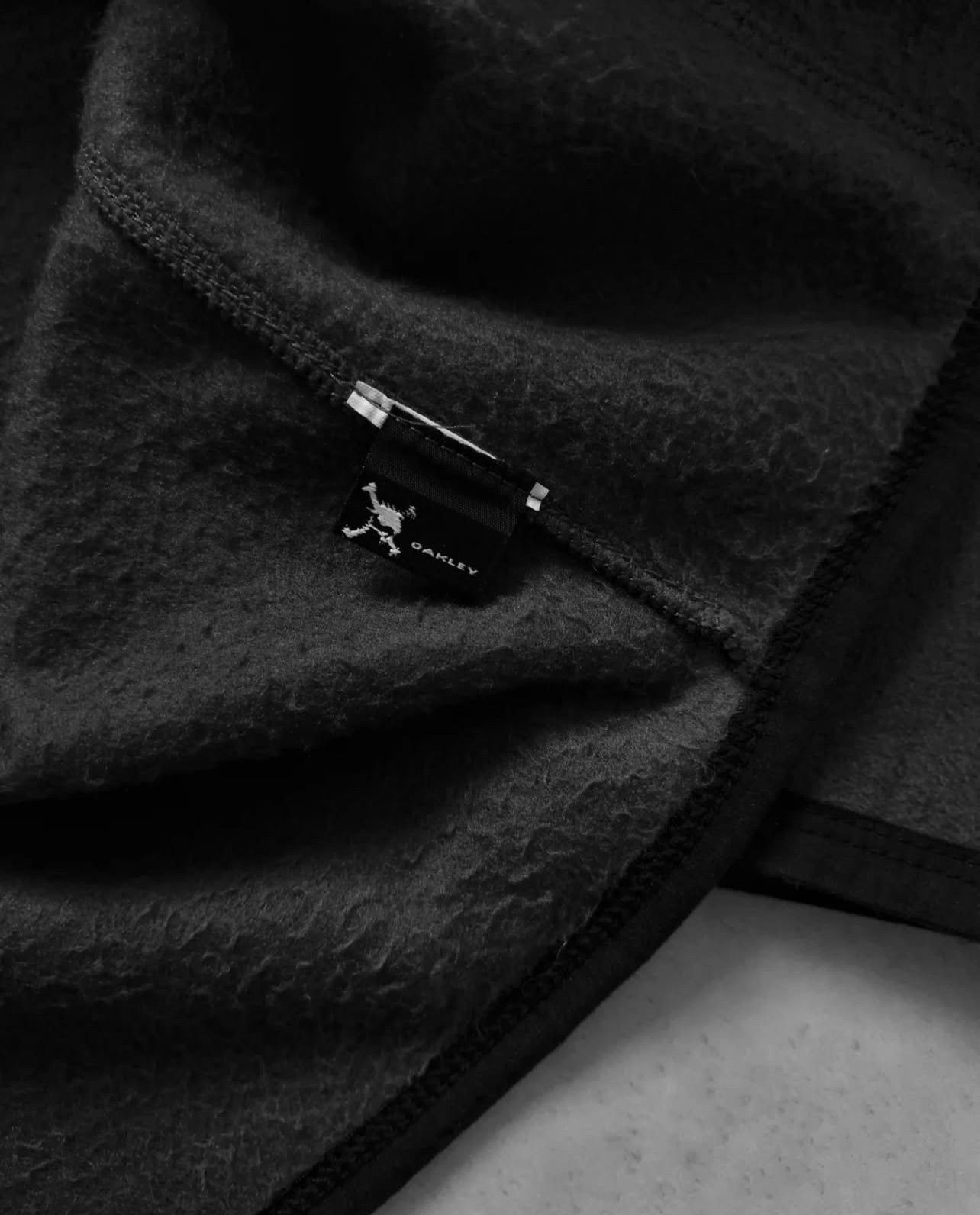 Oakley × Vintage Early 2000s Oakley Quarter Zip Fleece Pullover. Size US XL / EU 56 / 4 - 7 Thumbnail