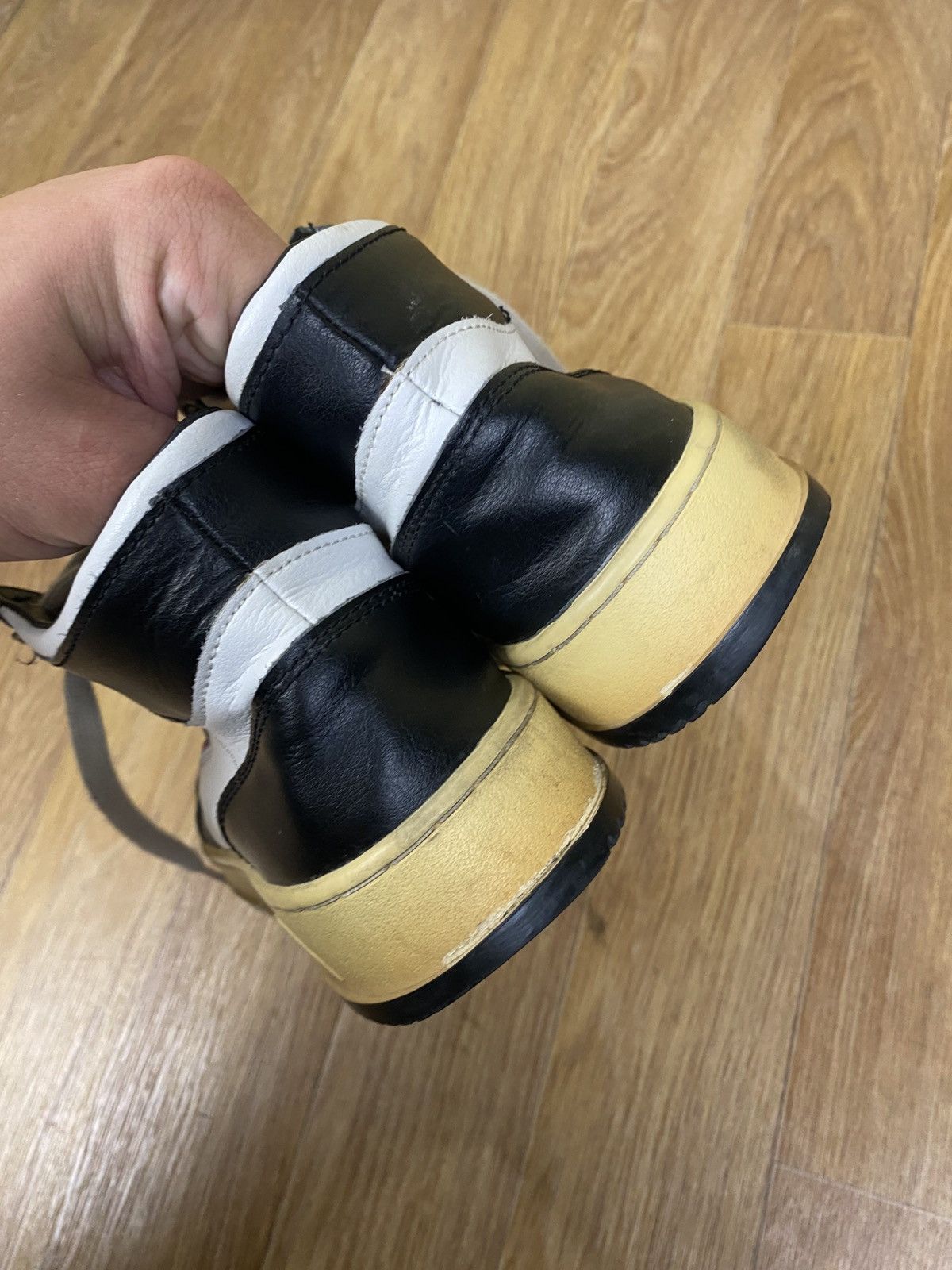 AUTRY Autry Medalist Black and White Mid Leather Sneakers Size: 42 Size US 9 / EU 42 - 7 Thumbnail