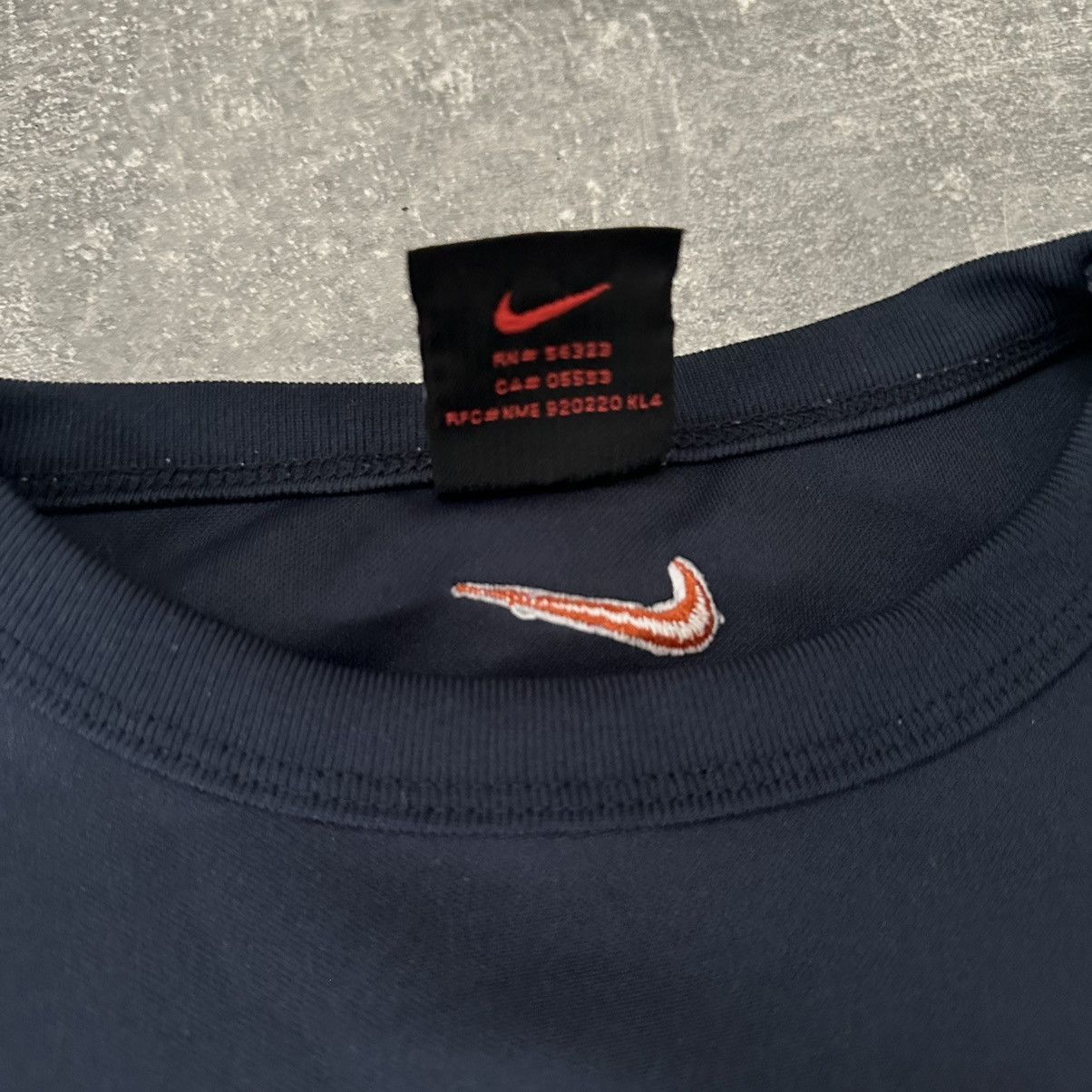 Nike × Vintage VINTAGE Nike Navy Centre-Logo Tee Size US M / EU 48-50 / 2 - 5 Thumbnail