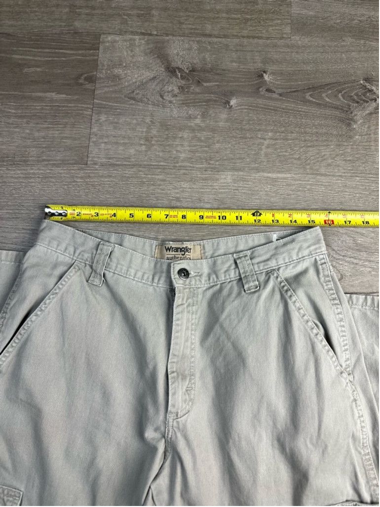 Wrangler Men's Wrangler Beige Cargo Pants Size 33x30 Size US 33 - 7 Thumbnail