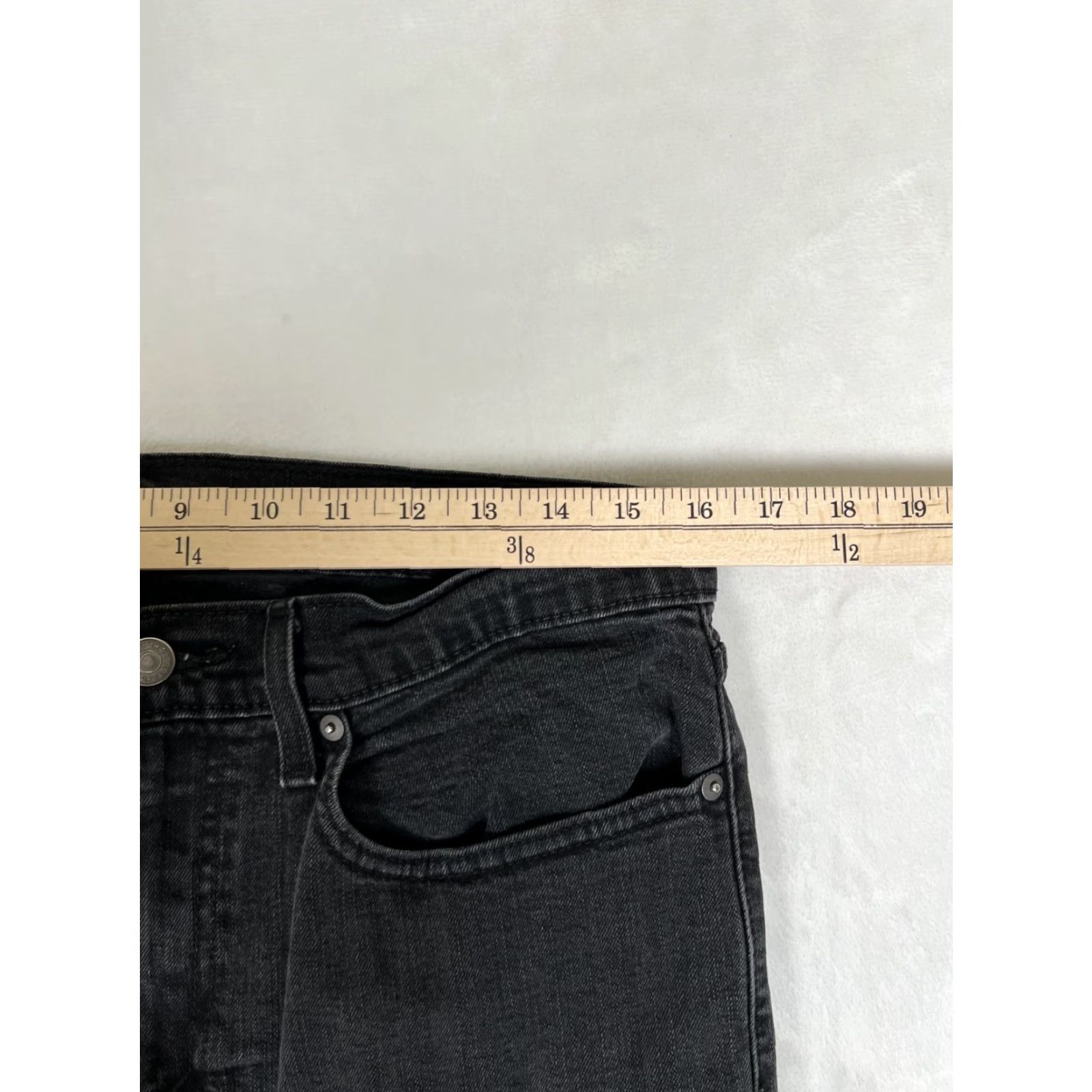 Levi's VINTAGE Levi’s 559 Black Denim Jeans 32x29 Relaxed Straight 5-Pocket Mens Jeans Black USA Logo 90s USA 559 Fits 32x29 Size US 32 / EU 48 - 3 Thumbnail