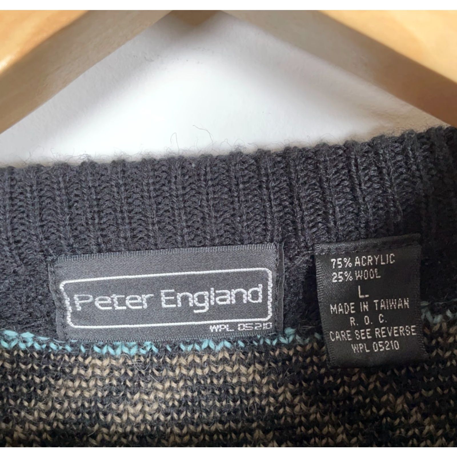 Vintage VINTAGE Peter England Geometric Sweater Shirt (Men's) Large Black Purple 90s Retro Crew Neck Wool Blend Pullover Size US L / EU 52-54 / 3 - 3 Thumbnail