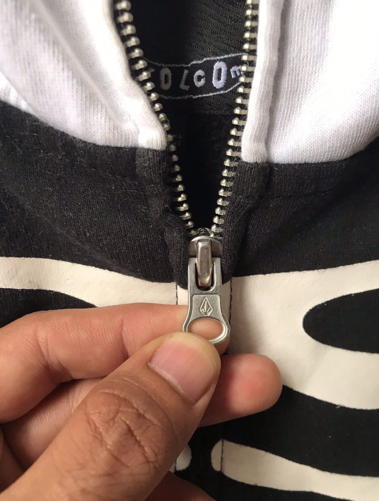 Volcom 🔥 🔥 OFFER ME NOW ‼️ Rare Volcom Skull Skeleton Hoodie Size US M / EU 48-50 / 2 - 7 Thumbnail