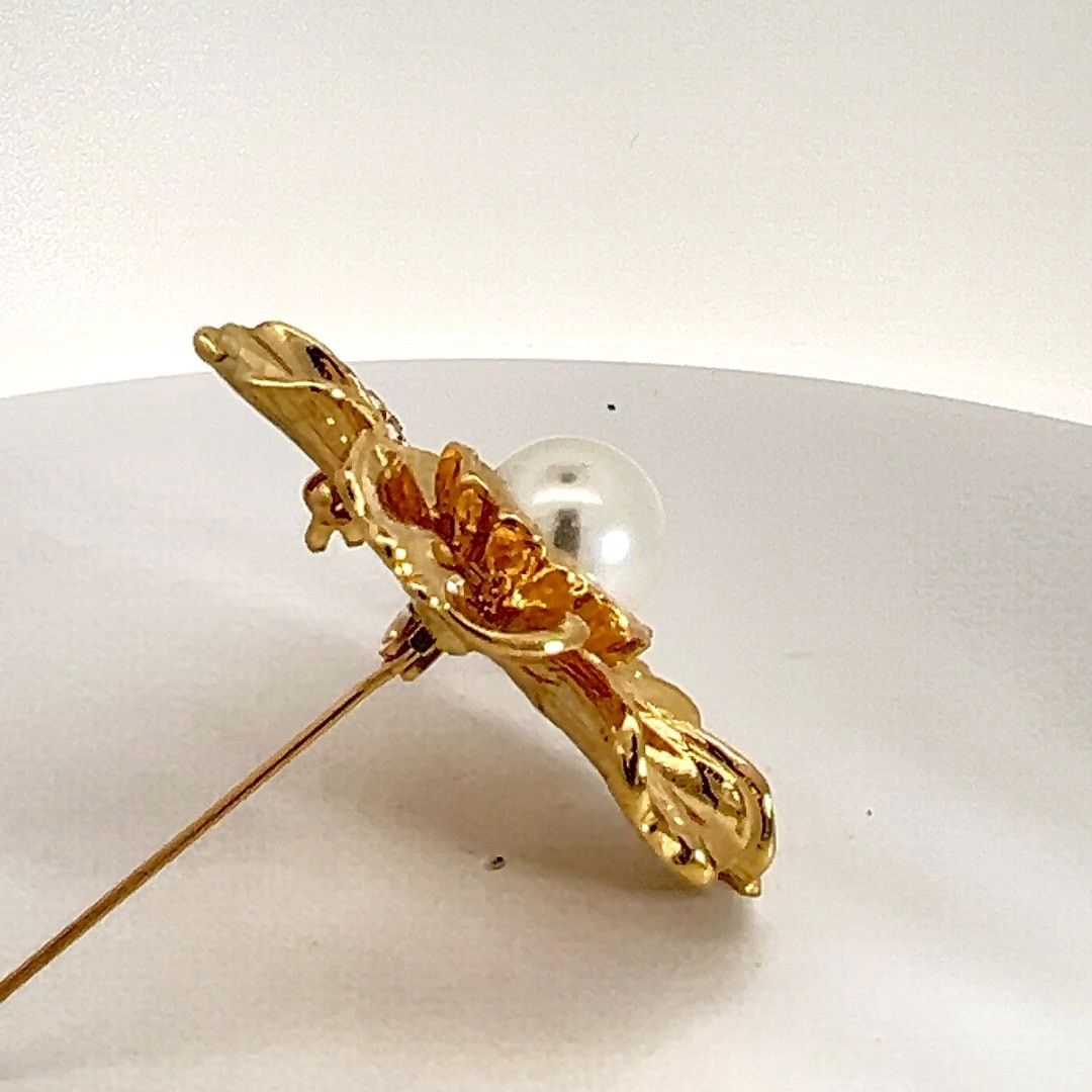 Kenneth Jay Lane KJL Kenneth Jay Lane Faux Pearl Rhinestone Flower Brooch Size ONE SIZE - 8 Thumbnail