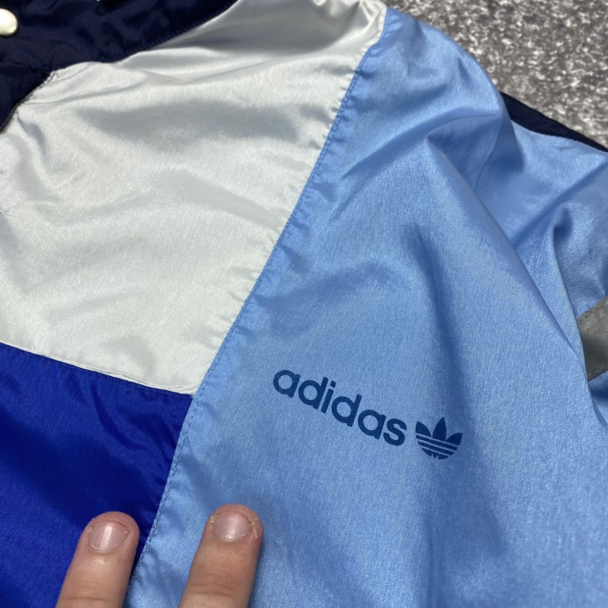 Vintage Vintage 90’s Adidas Small Logo Nylon Y2k light jacket Size US M / EU 48-50 / 2 - 9 Thumbnail