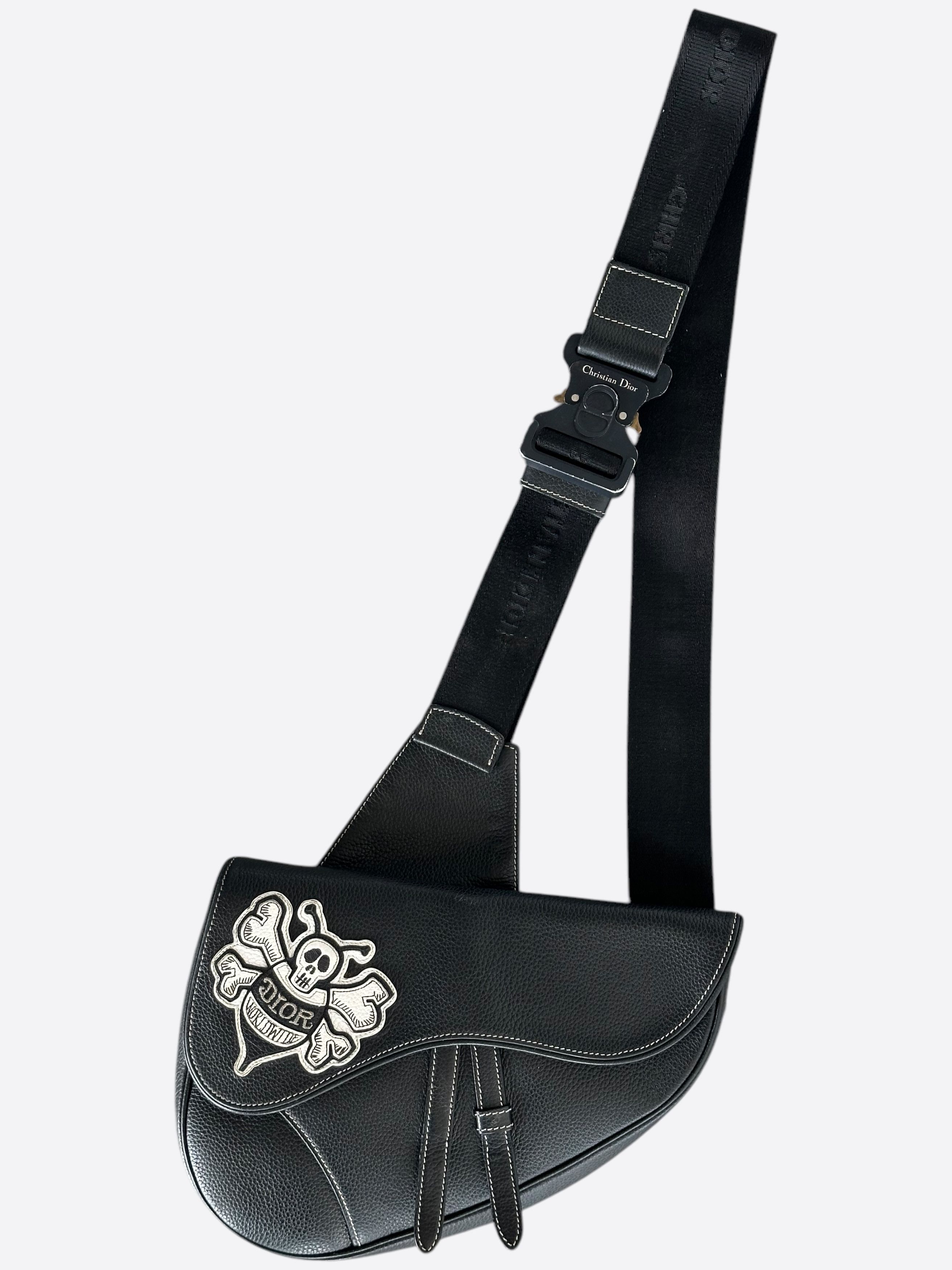 Dior × Stussy Dior x Stussy Black Bee Logo Saddle Bag Size ONE SIZE - 1 Thumbnail