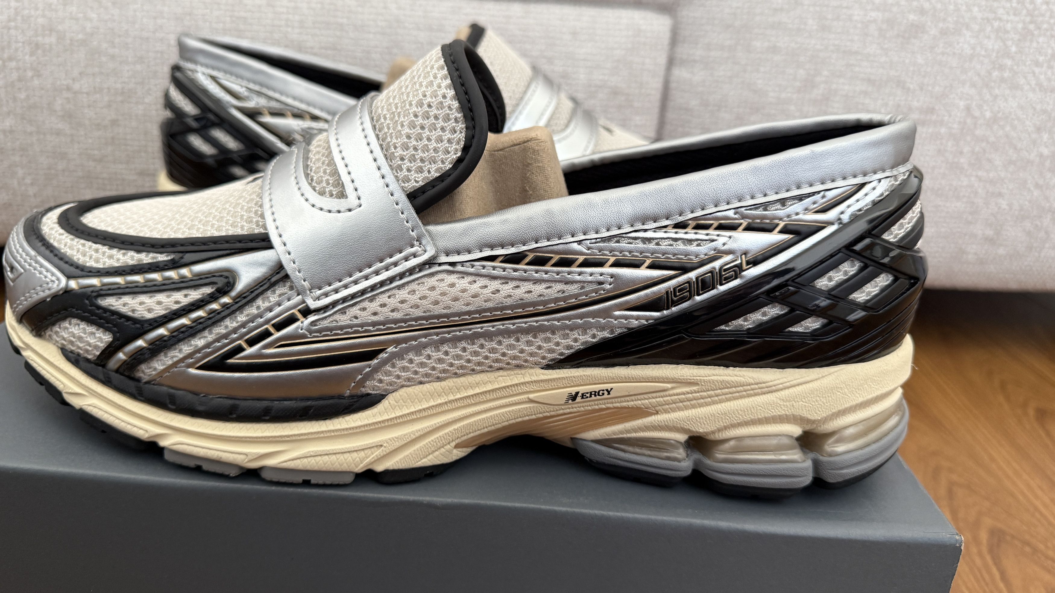 New Balance 1906L Silver Metallic Cream Grey Black Size US 12 Size US 12 / EU 45 - 8 Thumbnail